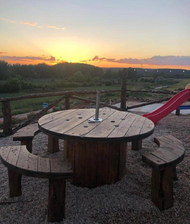 Casa Rural La Charolesa Aguilera Bagian luar foto